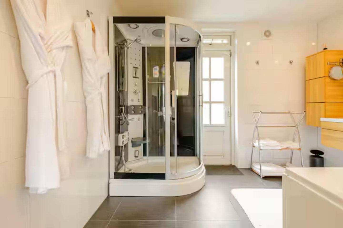 De Haen Luxury Villa: Private With Jacuzzi And Sauna