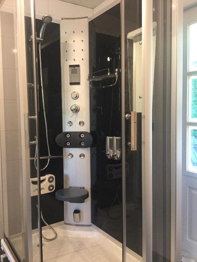 De Haen Luxury Villa: Private With Jacuzzi And Sauna Apartment