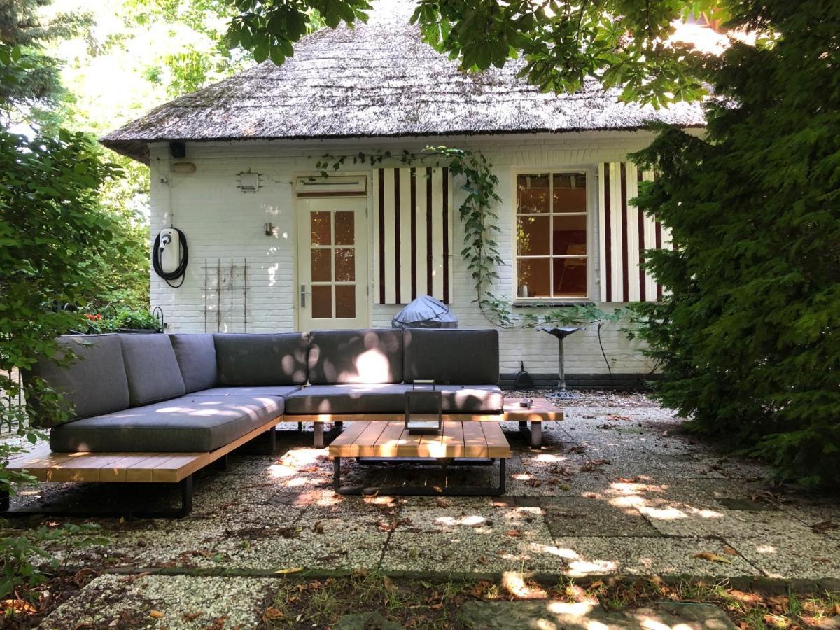 De Haen Luxury Villa: Private With Jacuzzi And Sauna Apartment *